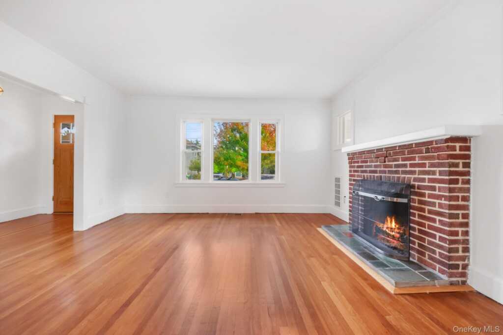 44 Rhodes Street, New Rochelle, NY 10801 - Photo 3 of 27