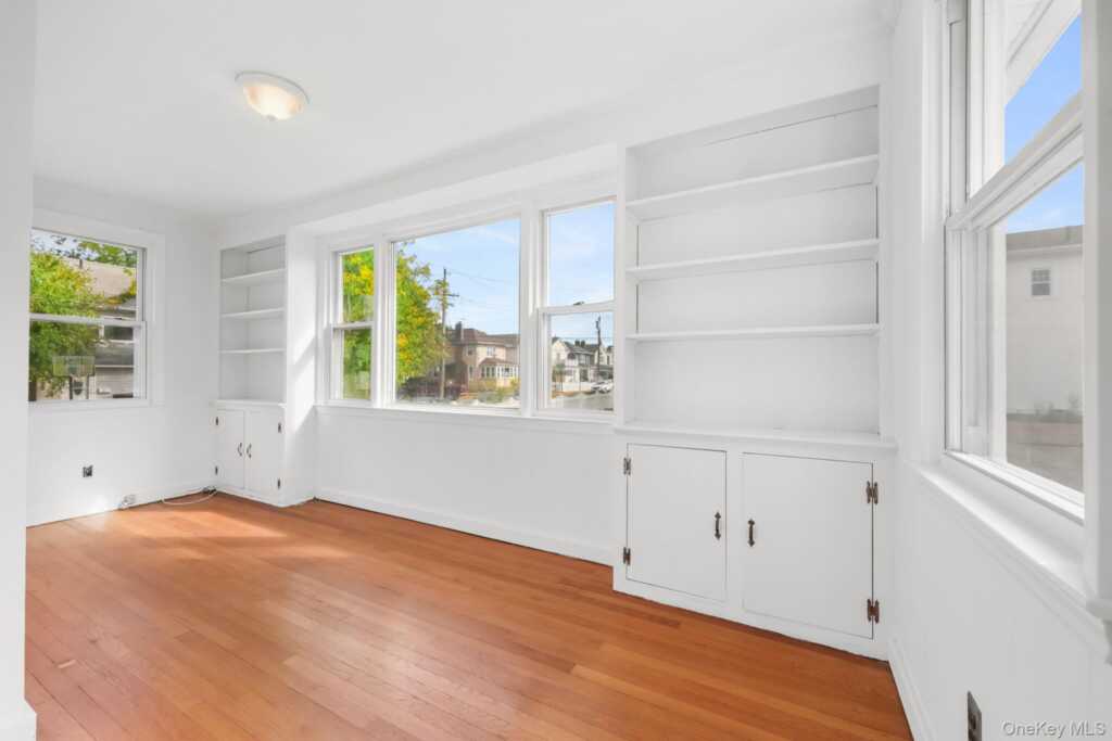 44 Rhodes Street, New Rochelle, NY 10801 - Photo 5 of 27