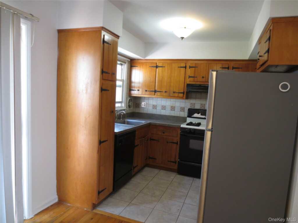 4 Oxford Court, Unit #8007, Suffern, NY 10901 - Photo 6 of 13