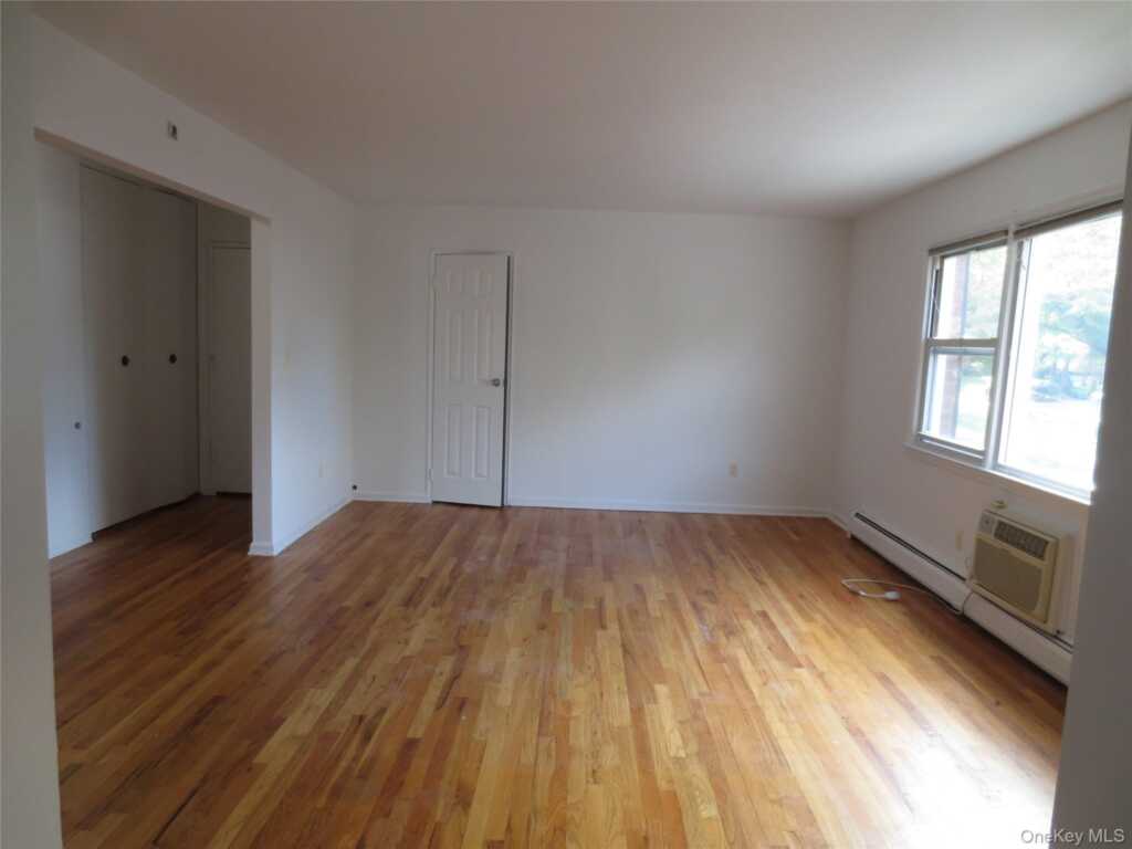 4 Oxford Court, Unit #8007, Suffern, NY 10901 - Photo 8 of 13