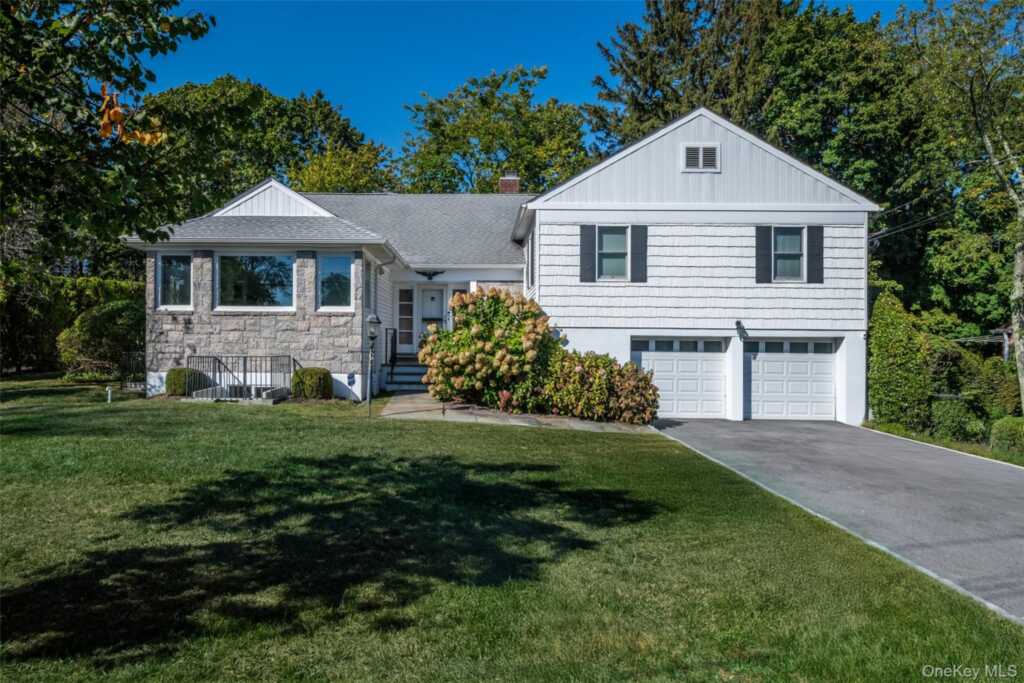 18 Lomond Place, New Rochelle, NY 10804