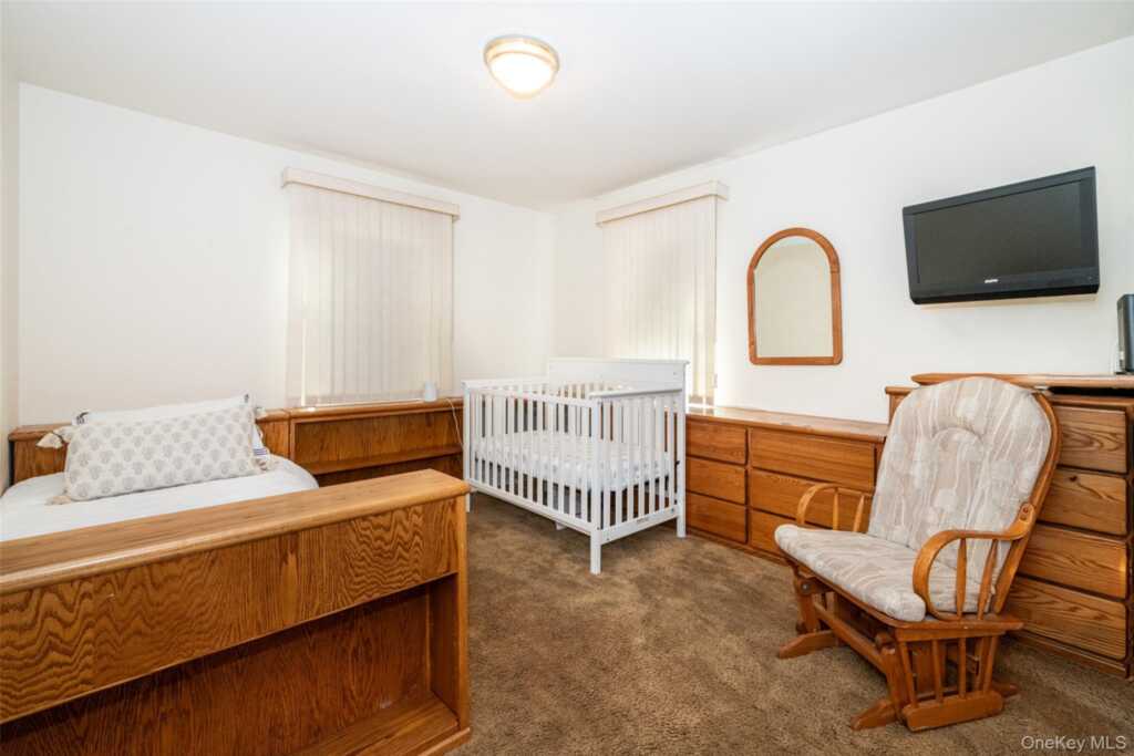 18 Lomond Place, New Rochelle, NY 10804 - Photo 15 of 27