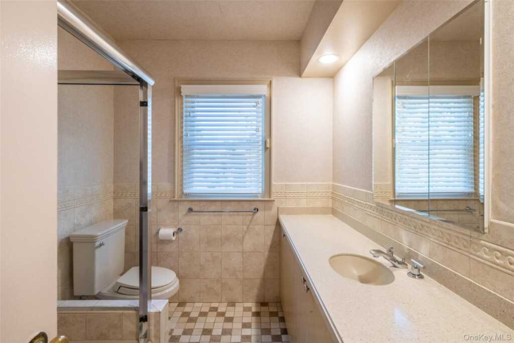 18 Lomond Place, New Rochelle, NY 10804 - Photo 16 of 27