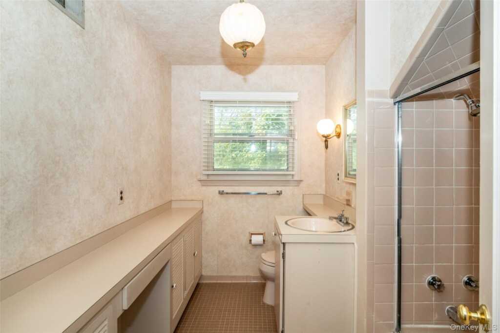 18 Lomond Place, New Rochelle, NY 10804 - Photo 18 of 27