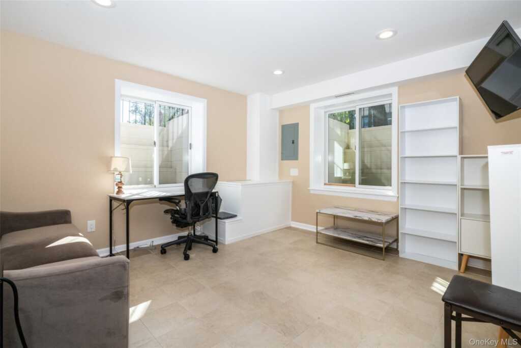 18 Lomond Place, New Rochelle, NY 10804 - Photo 19 of 27