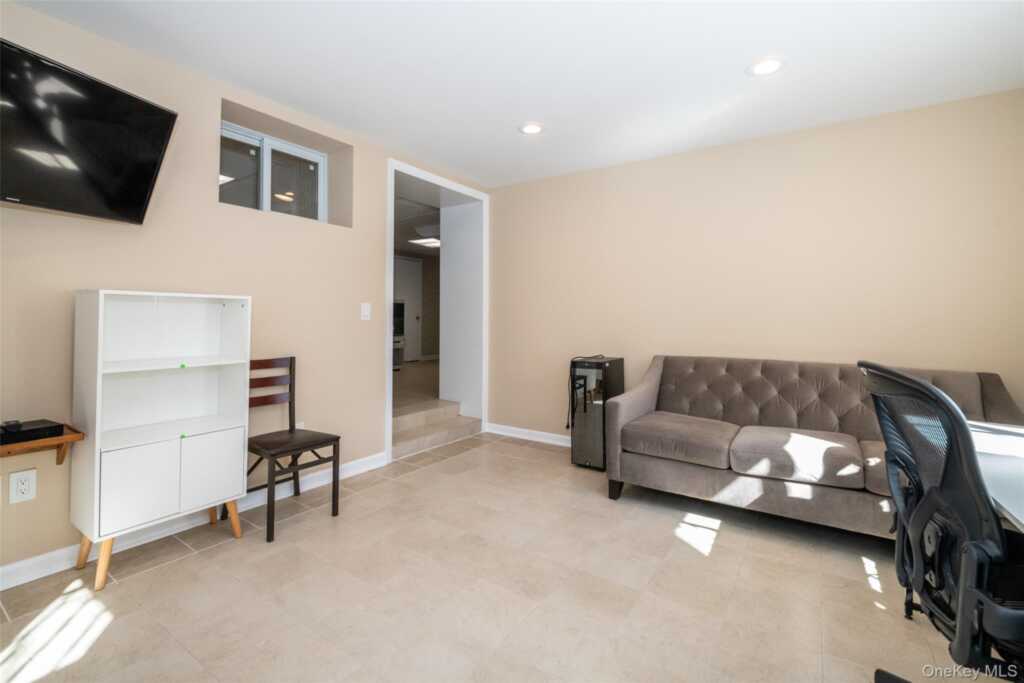 18 Lomond Place, New Rochelle, NY 10804 - Photo 20 of 27