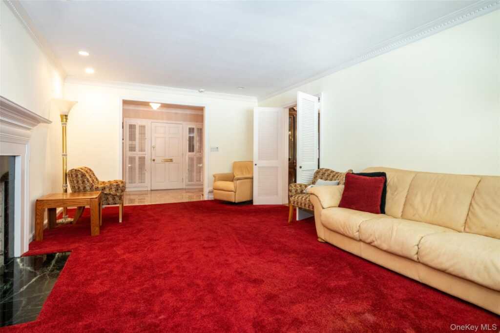 18 Lomond Place, New Rochelle, NY 10804 - Photo 3 of 27