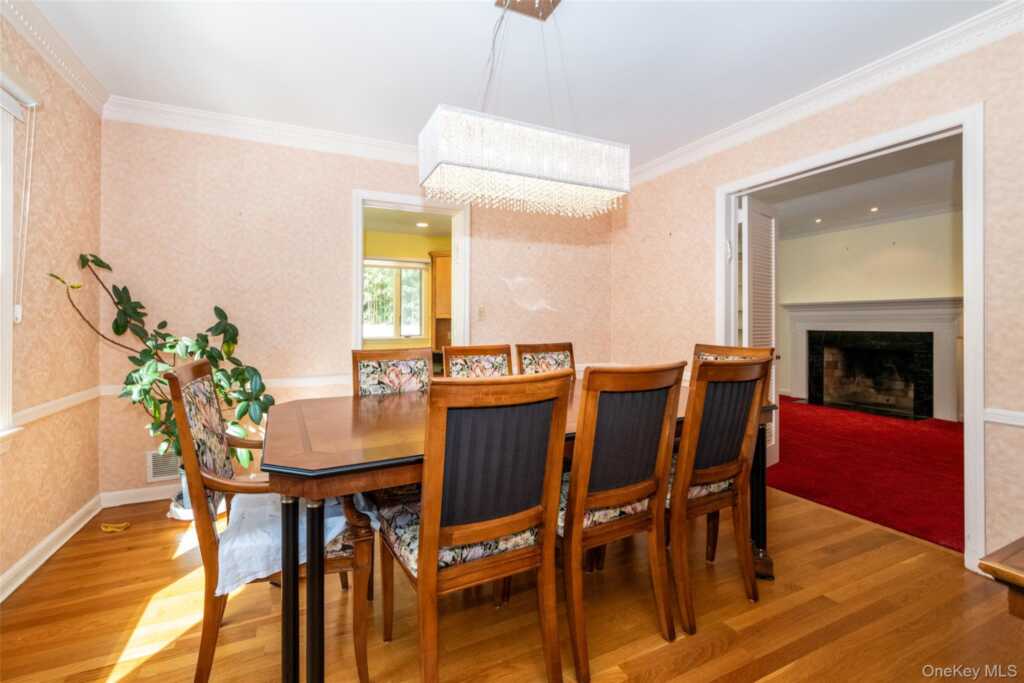 18 Lomond Place, New Rochelle, NY 10804 - Photo 5 of 27