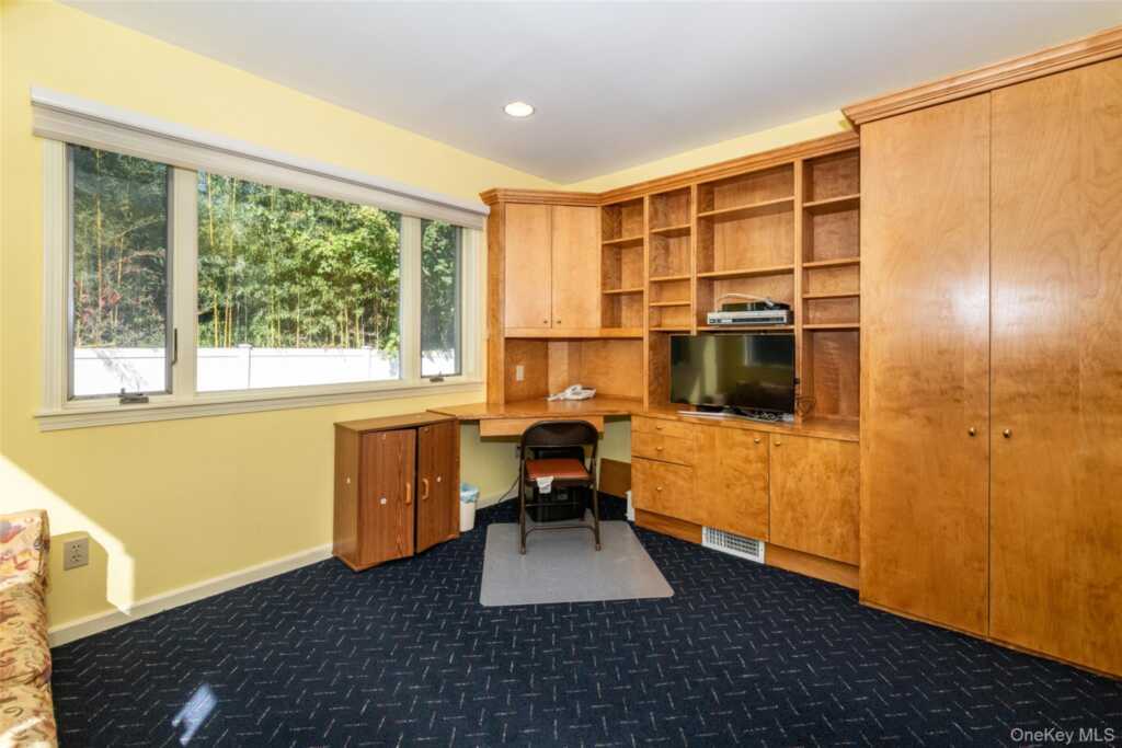 18 Lomond Place, New Rochelle, NY 10804 - Photo 7 of 27