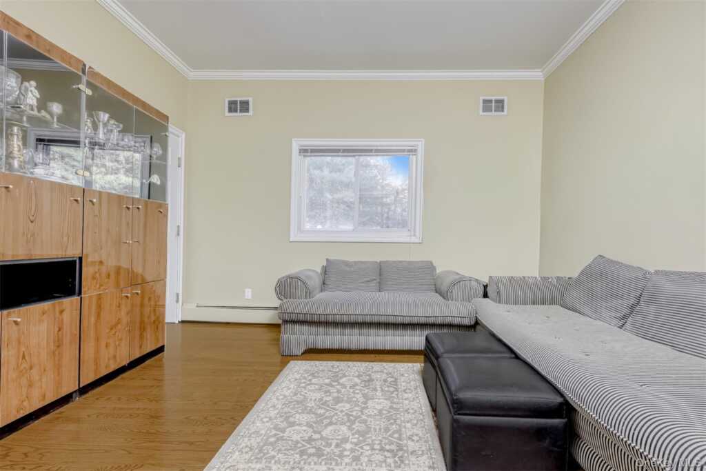 8 Kings Gate Road, Suffern, NY 10901 - Photo 10 of 23