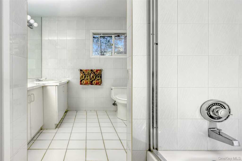 8 Kings Gate Road, Suffern, NY 10901 - Photo 18 of 23