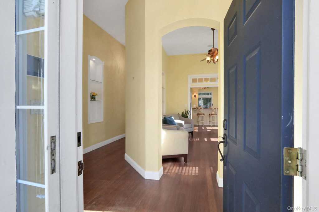 26 Reunion Road, Rye, NY 10573 - Photo 4 of 48