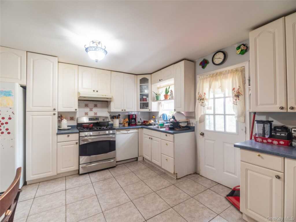 106 Grace Church Street, Rye, NY 10573 - Photo 5 of 18