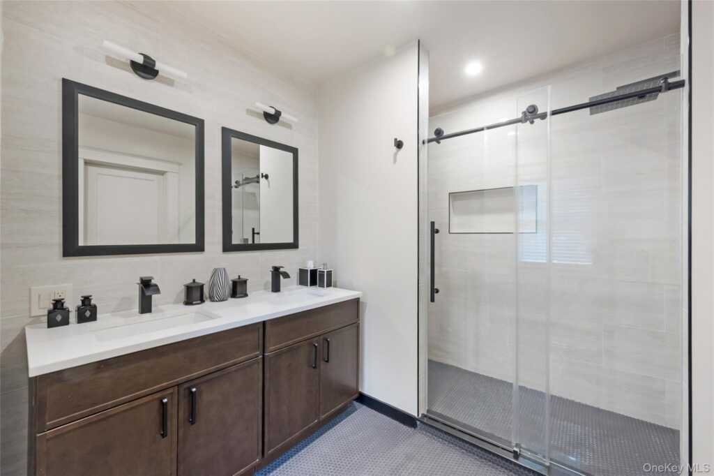 60 Aberfoyle Road, New Rochelle, NY 10804 - Photo 14 of 26