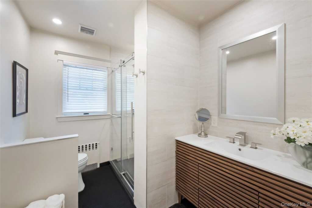 60 Aberfoyle Road, New Rochelle, NY 10804 - Photo 17 of 26