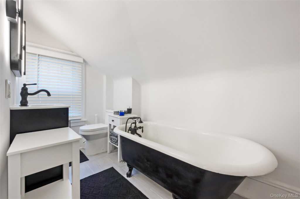 60 Aberfoyle Road, New Rochelle, NY 10804 - Photo 19 of 26