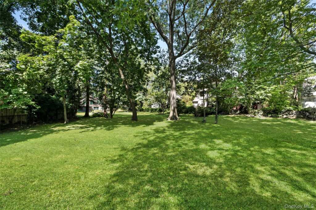 60 Aberfoyle Road, New Rochelle, NY 10804 - Photo 22 of 26