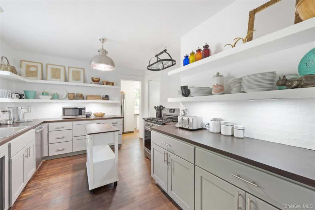 60 Aberfoyle Road, New Rochelle, NY 10804 - Photo 6 of 26