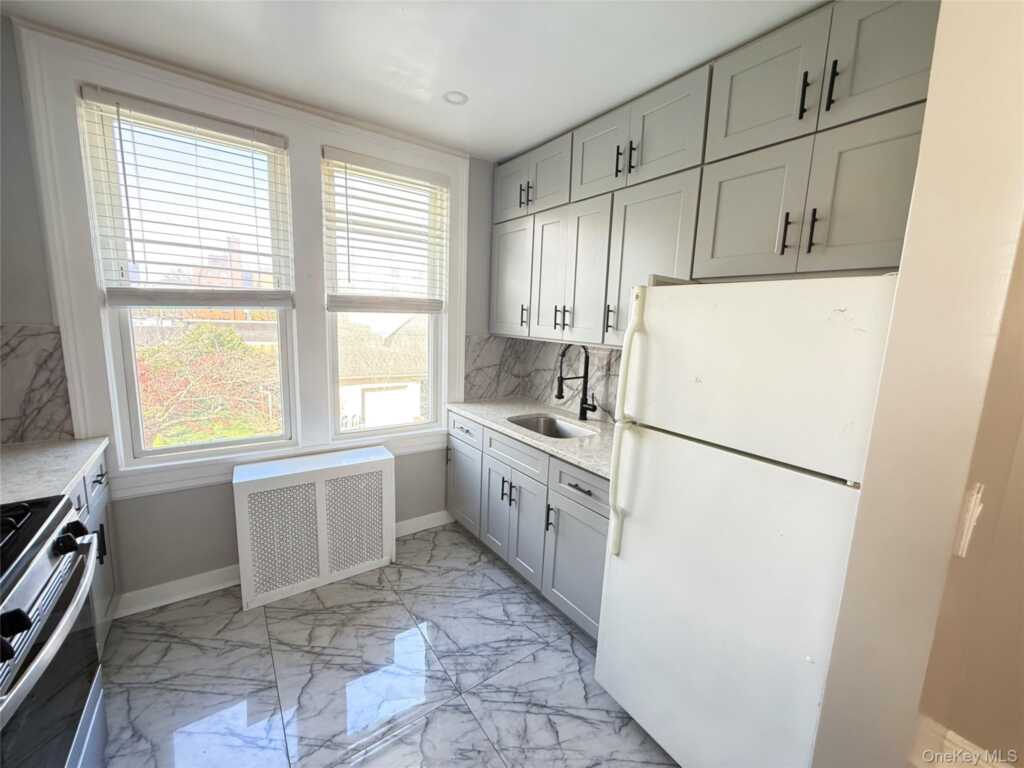 29 Lafayette Street, New Rochelle, NY 10805 - Photo 2 of 12