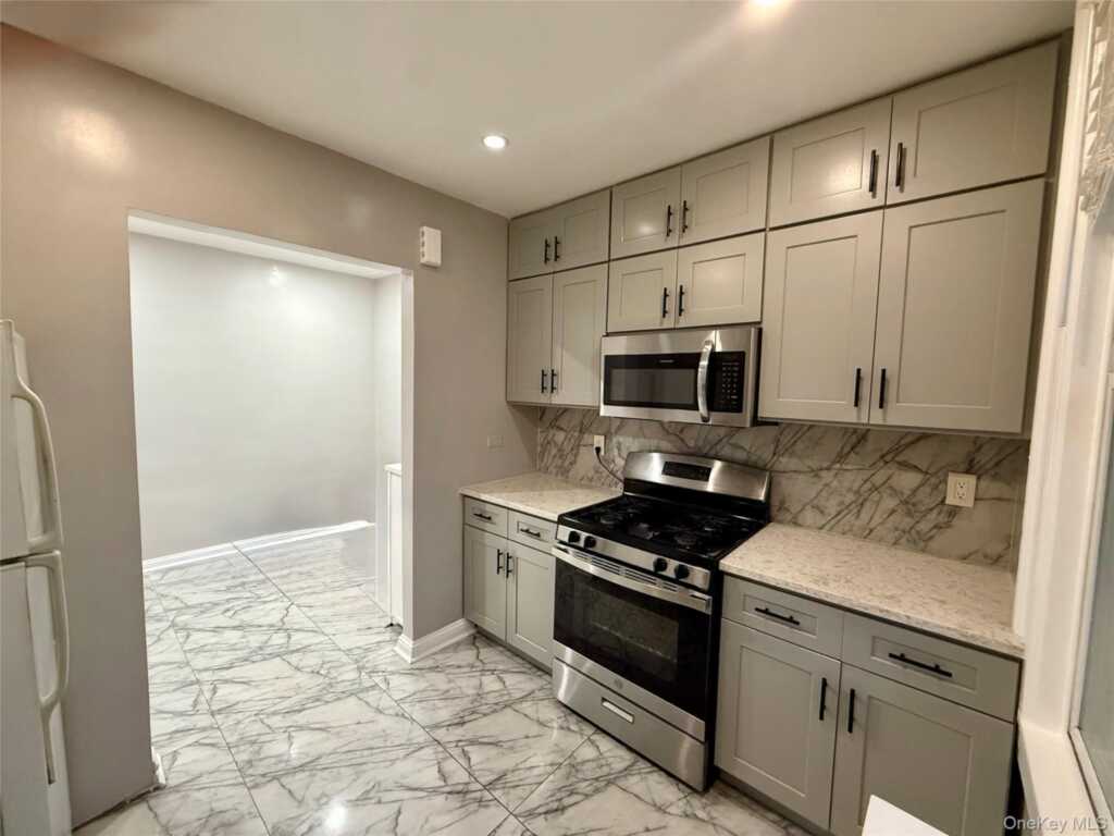 29 Lafayette Street, New Rochelle, NY 10805 - Photo 4 of 12