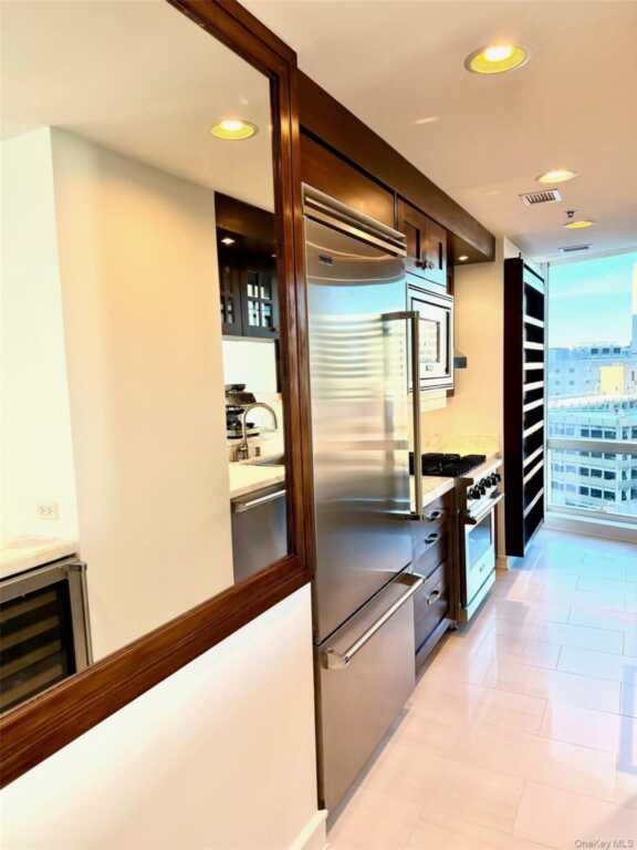 1 Renaissance Square, Unit #11A, White Plains, NY 10601 - Photo 3 of 27