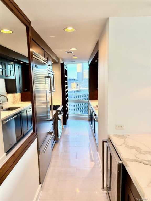 1 Renaissance Square, Unit #11A, White Plains, NY 10601 - Photo 4 of 27