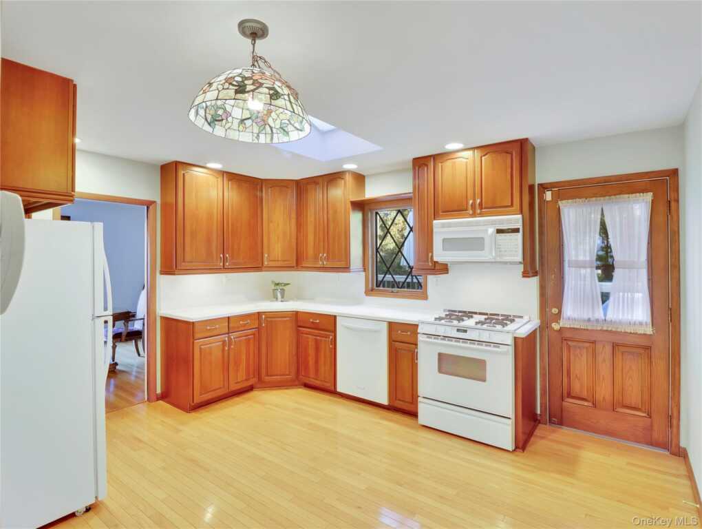 12 Fernwood Drive, New City, NY 10956 - Photo 4 of 43