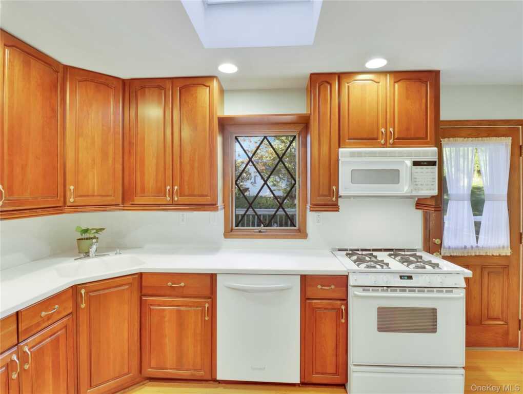 12 Fernwood Drive, New City, NY 10956 - Photo 5 of 43