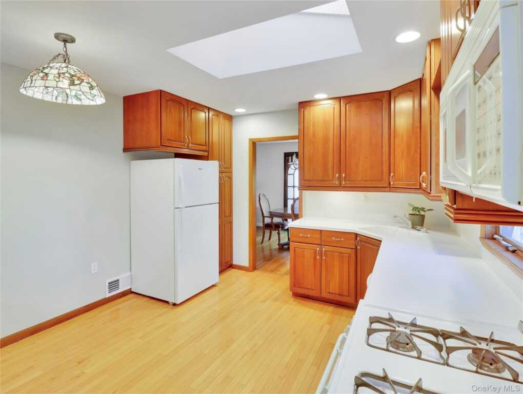 12 Fernwood Drive, New City, NY 10956 - Photo 6 of 43