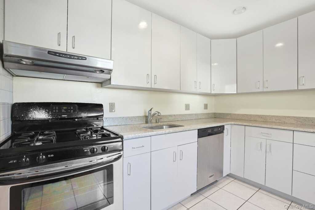 86 Braunsdorf Road, Pearl River, NY 10965 - Photo 12 of 38