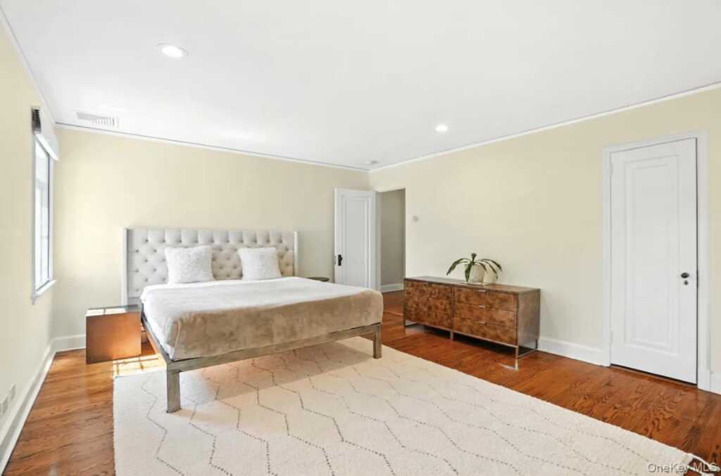 276 Overlook Road, New Rochelle, NY 10804 - Photo 17 of 28