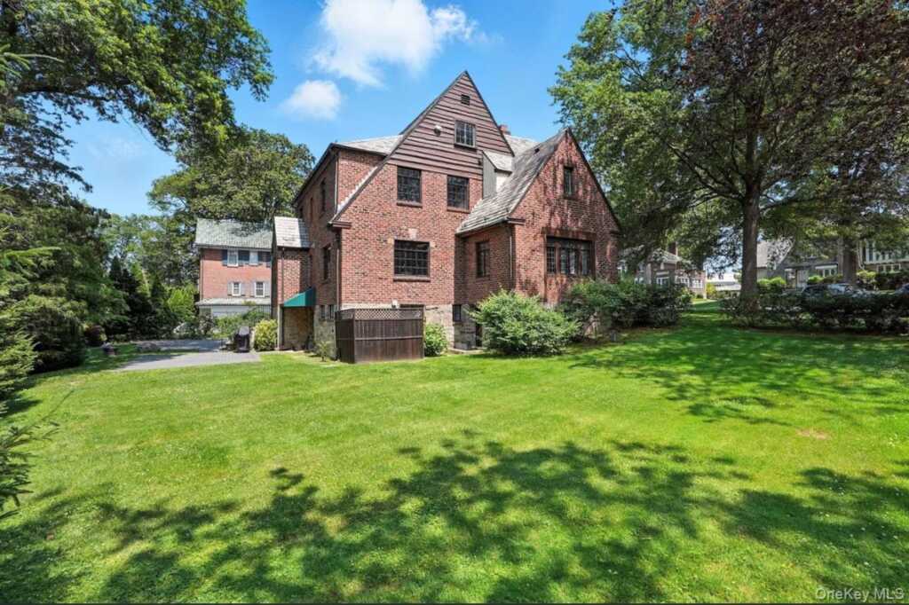 276 Overlook Road, New Rochelle, NY 10804 - Photo 26 of 28