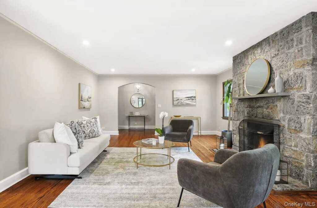 276 Overlook Road, New Rochelle, NY 10804 - Photo 3 of 28