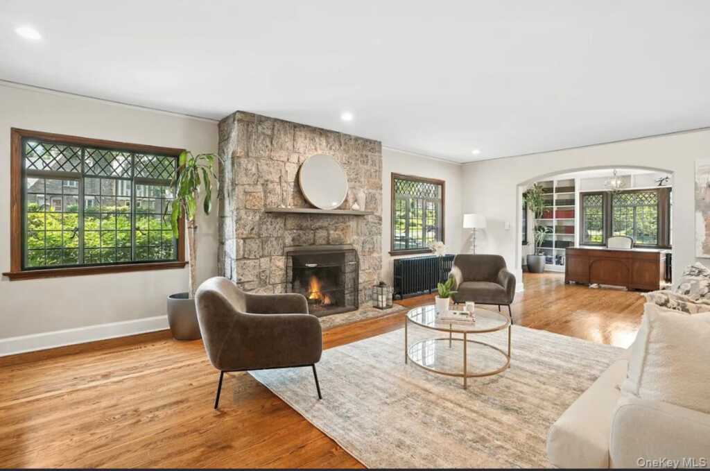 276 Overlook Road, New Rochelle, NY 10804 - Photo 4 of 28