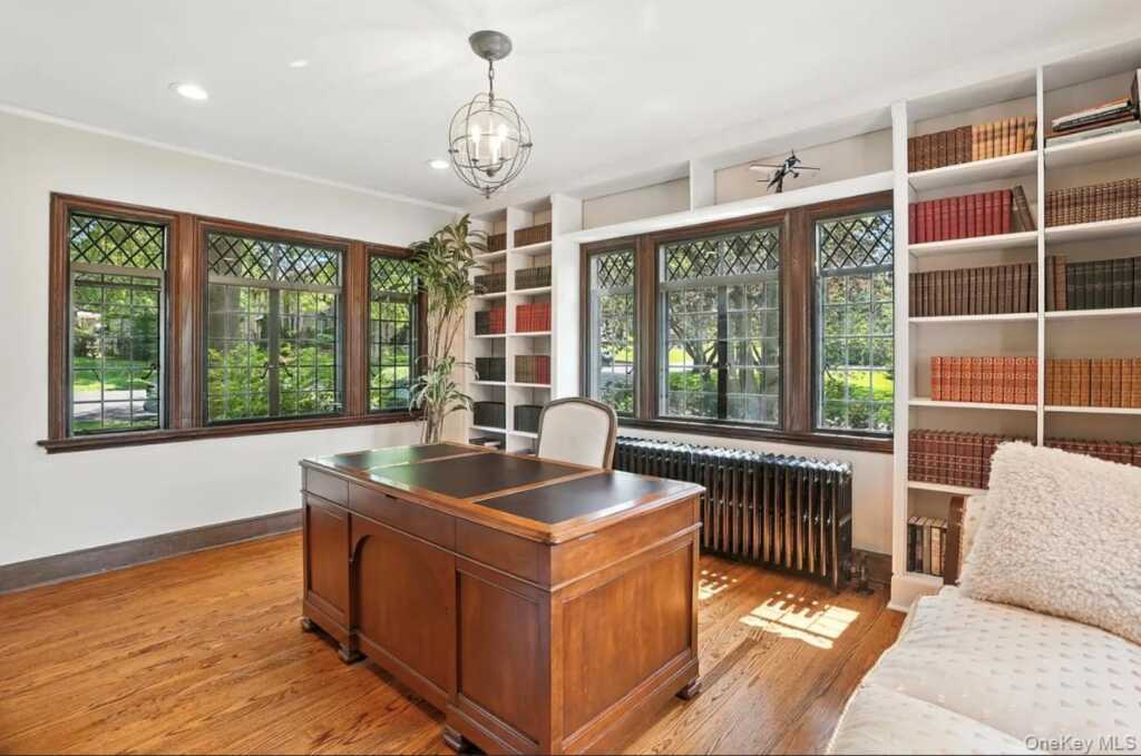 276 Overlook Road, New Rochelle, NY 10804 - Photo 6 of 28
