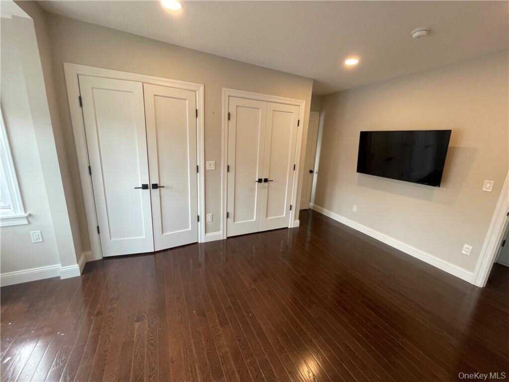 33 Park Avenue, New Rochelle, NY 10805 - Photo 5 of 19