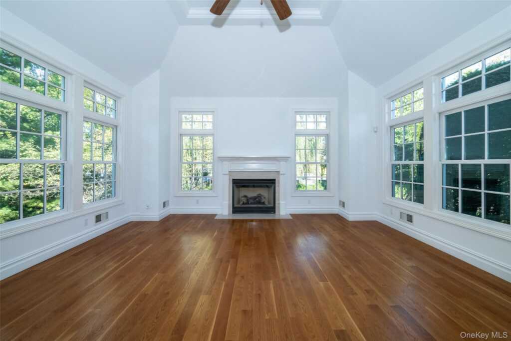 1 Mill Pond Lane, New Rochelle, NY 10805 - Photo 10 of 38