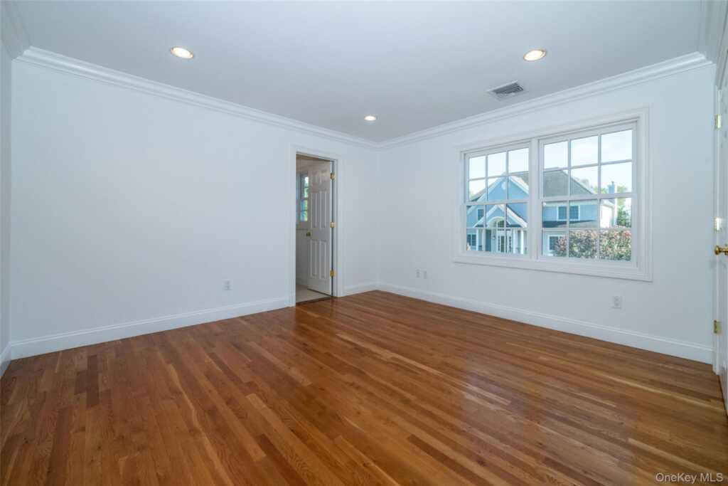 1 Mill Pond Lane, New Rochelle, NY 10805 - Photo 19 of 38