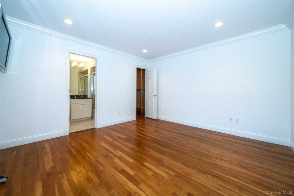 1 Mill Pond Lane, New Rochelle, NY 10805 - Photo 22 of 38