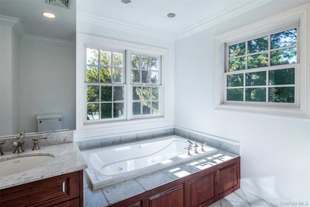 1 Mill Pond Lane, New Rochelle, NY 10805 - Photo 31 of 38