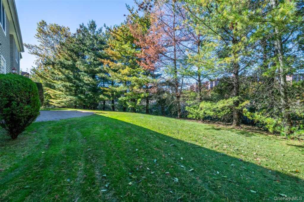 1 Mill Pond Lane, New Rochelle, NY 10805 - Photo 34 of 38