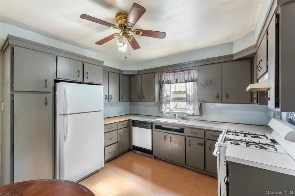 2 Francis Avenue, Nyack, NY 10960 - Photo 2 of 28