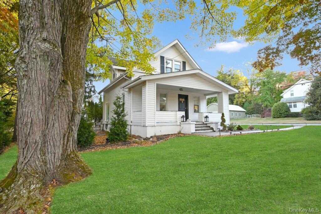 12 Nauraushaun Avenue, Pearl River, NY 10965