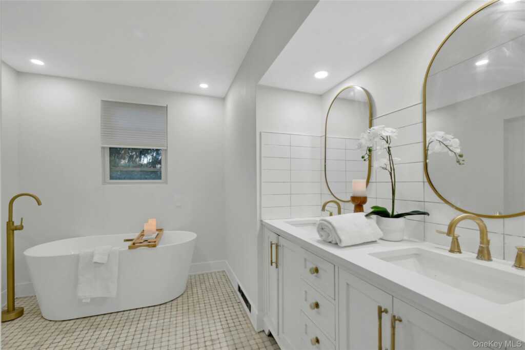 12 Nauraushaun Avenue, Pearl River, NY 10965 - Photo 17 of 22