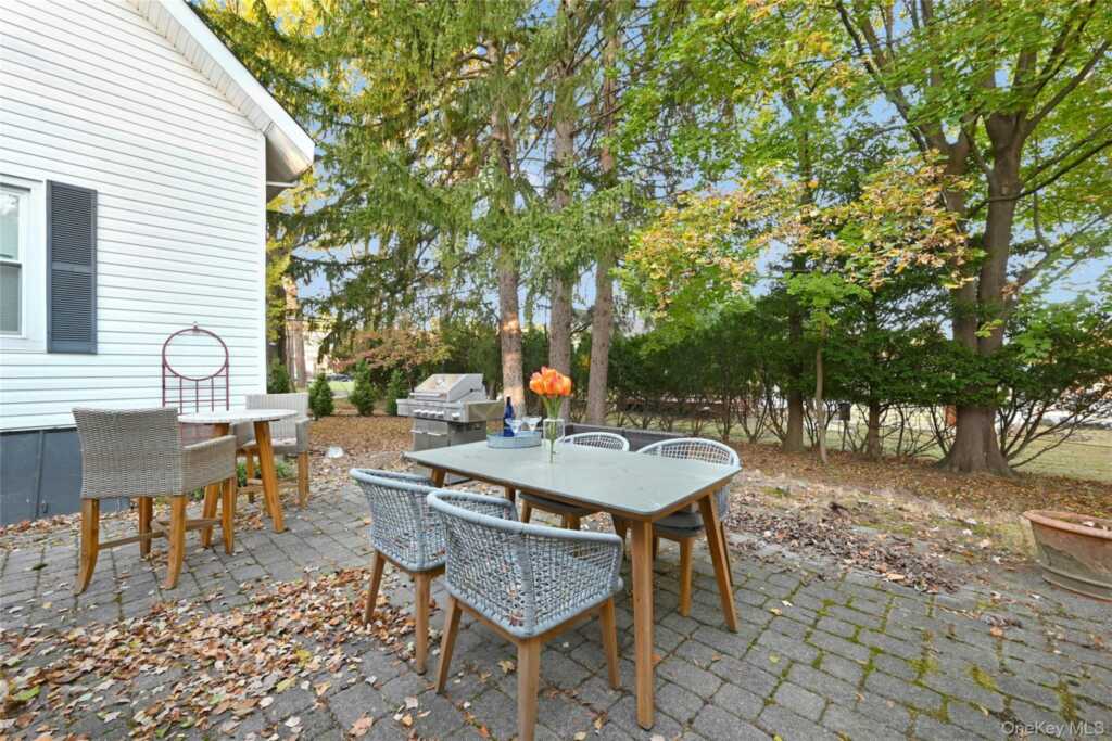 12 Nauraushaun Avenue, Pearl River, NY 10965 - Photo 2 of 22