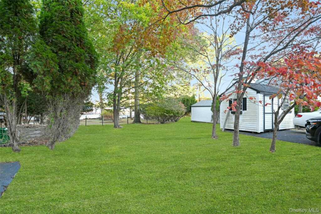 12 Nauraushaun Avenue, Pearl River, NY 10965 - Photo 20 of 22