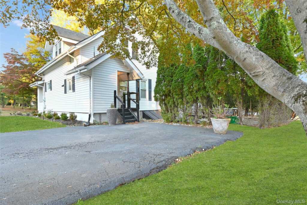 12 Nauraushaun Avenue, Pearl River, NY 10965 - Photo 21 of 22