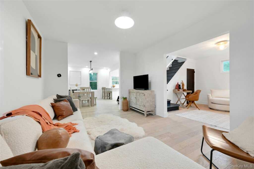 12 Nauraushaun Avenue, Pearl River, NY 10965 - Photo 9 of 22