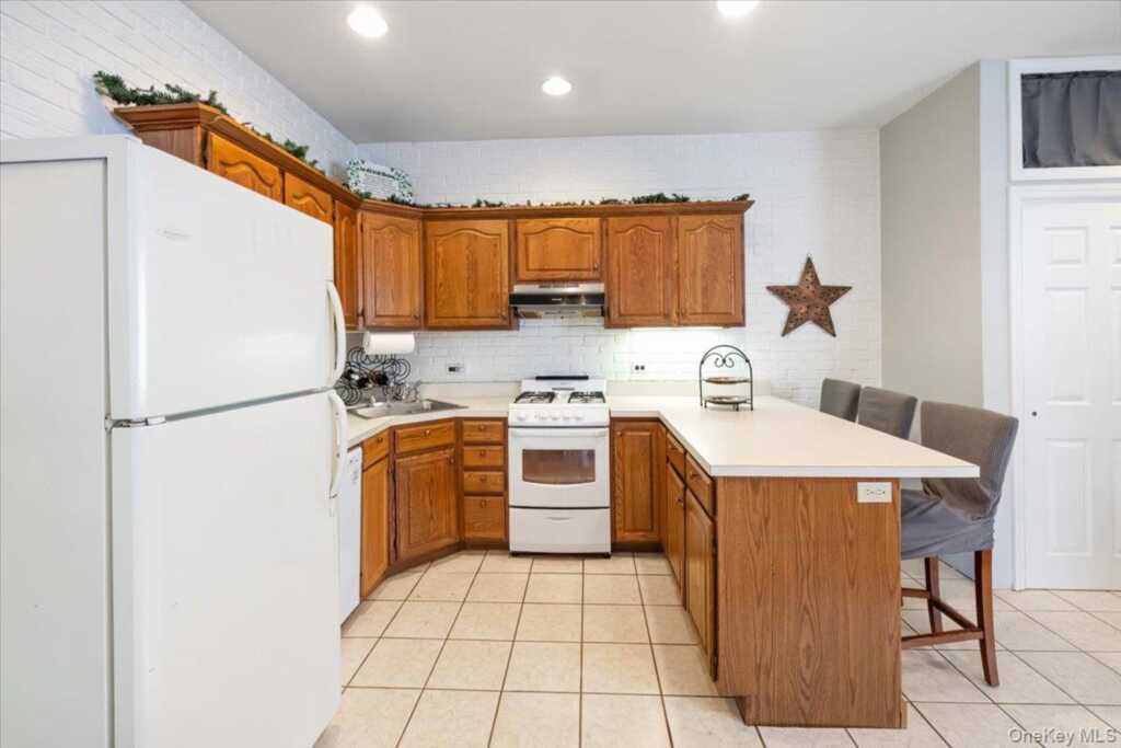 21 Van Orden Avenue, Suffern, NY 10901 - Photo 10 of 30