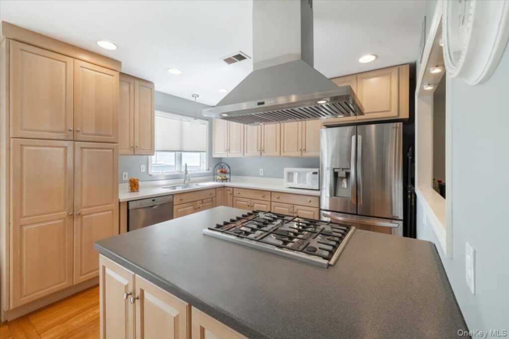 21 Van Orden Avenue, Suffern, NY 10901 - Photo 13 of 30